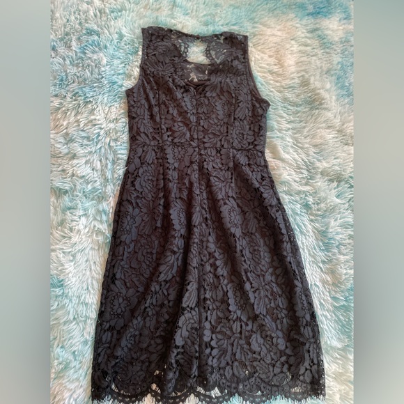 Banana Republic Eyelash Lace Navy and Black Fitted cocktail dress size 2 - Picture 4 of 7